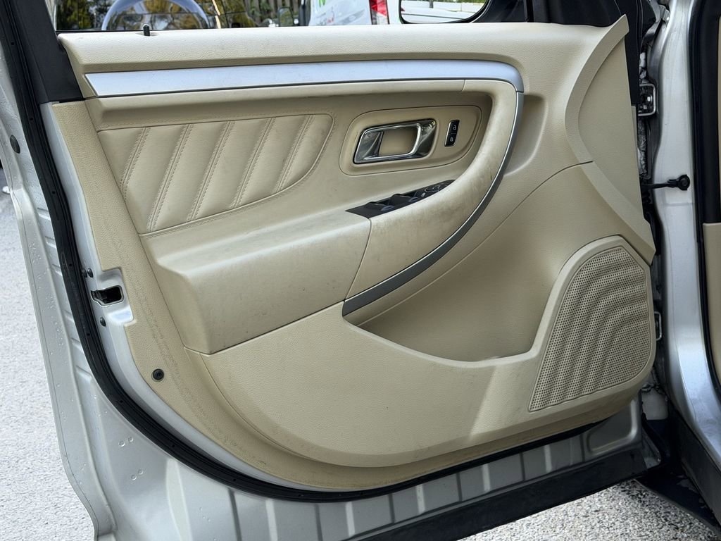 Certified 2019 Ford Taurus SE FWD image 14