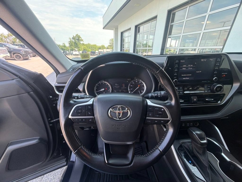 Used 2022 Toyota Highlander XLE AWD/4WD image 33
