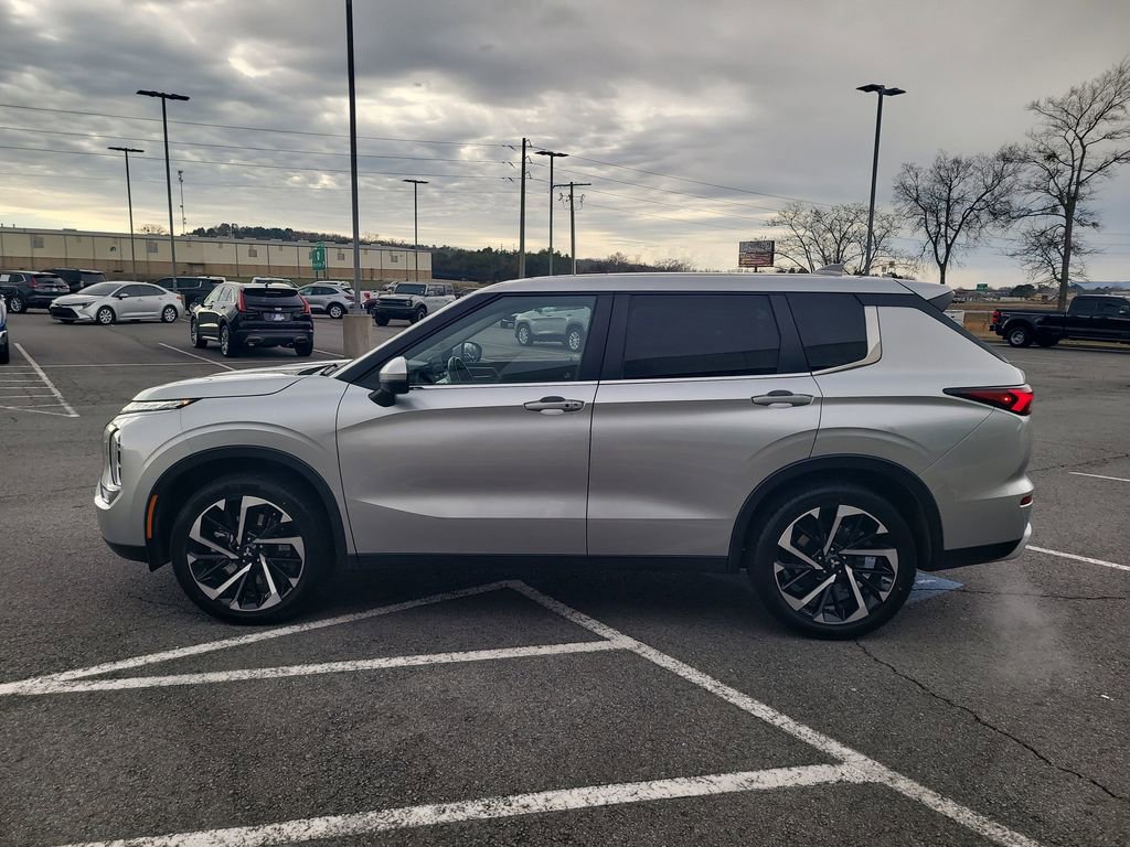 Used 2024 Mitsubishi Outlander SE image 6