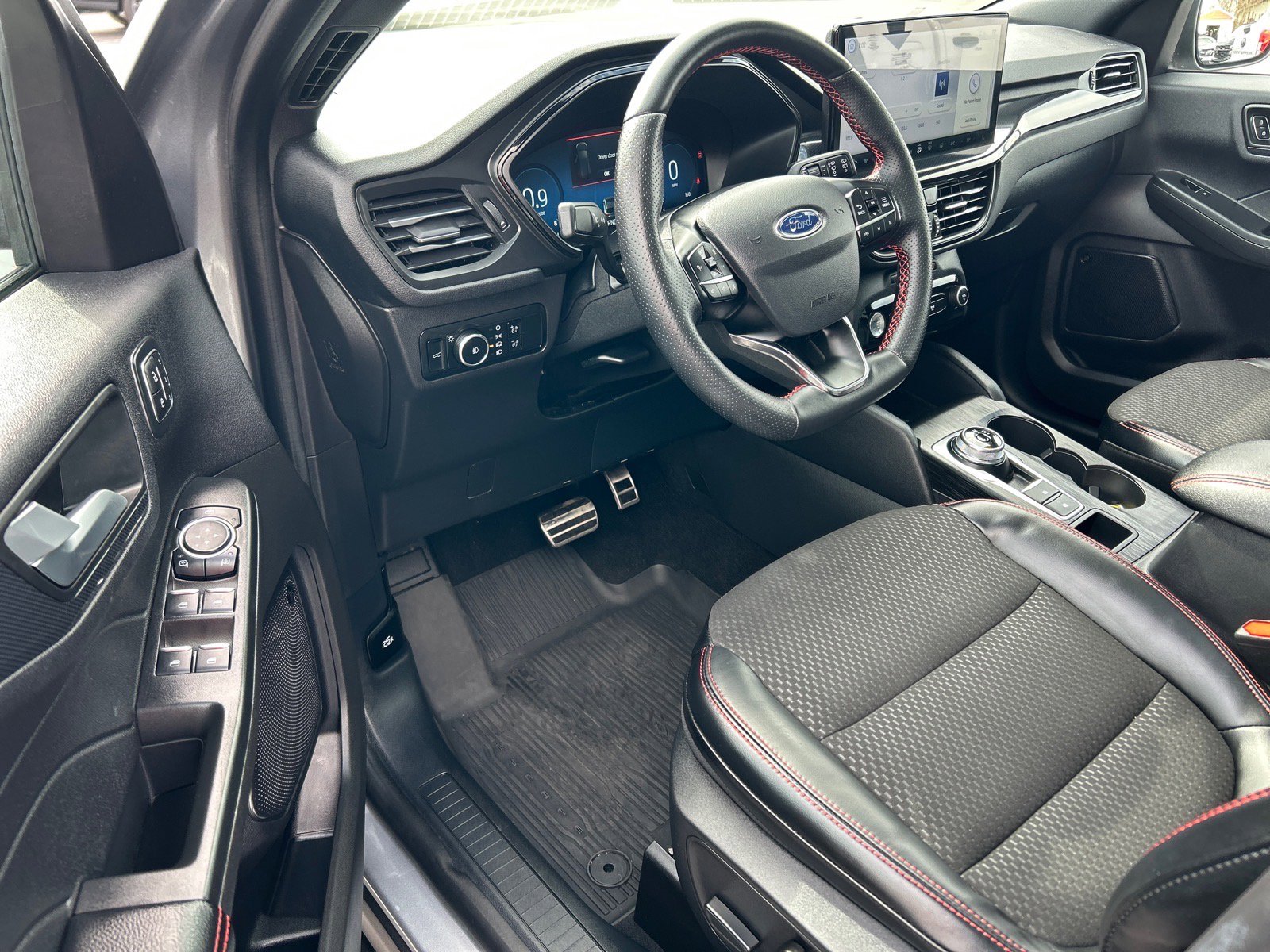 Certified 2024 Ford Escape ST-Line Select w/ Tech Pack #2 image 6