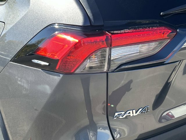 Used 2021 Toyota RAV4 XLE w/ Convenience Package FWD image 11
