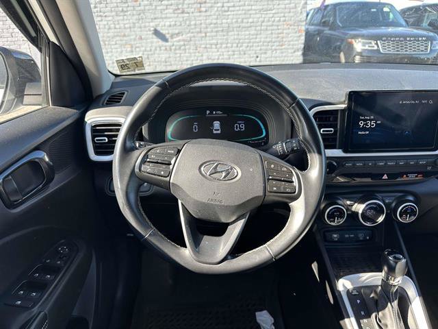 Used 2024 Hyundai Venue Limited FWD image 8
