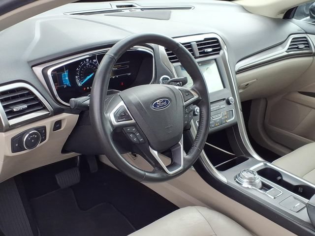 Certified 2017 Ford Fusion SE w/ Fusion SE Technology Package FWD image 20