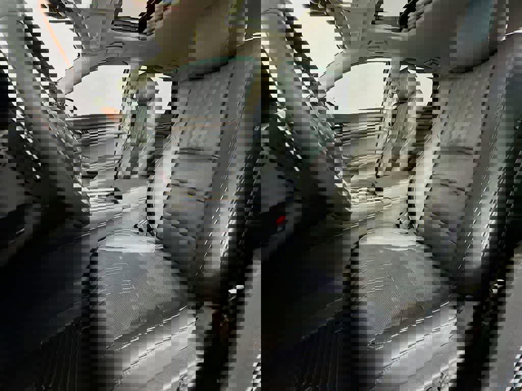 Used 2018 Honda Accord Touring image 12