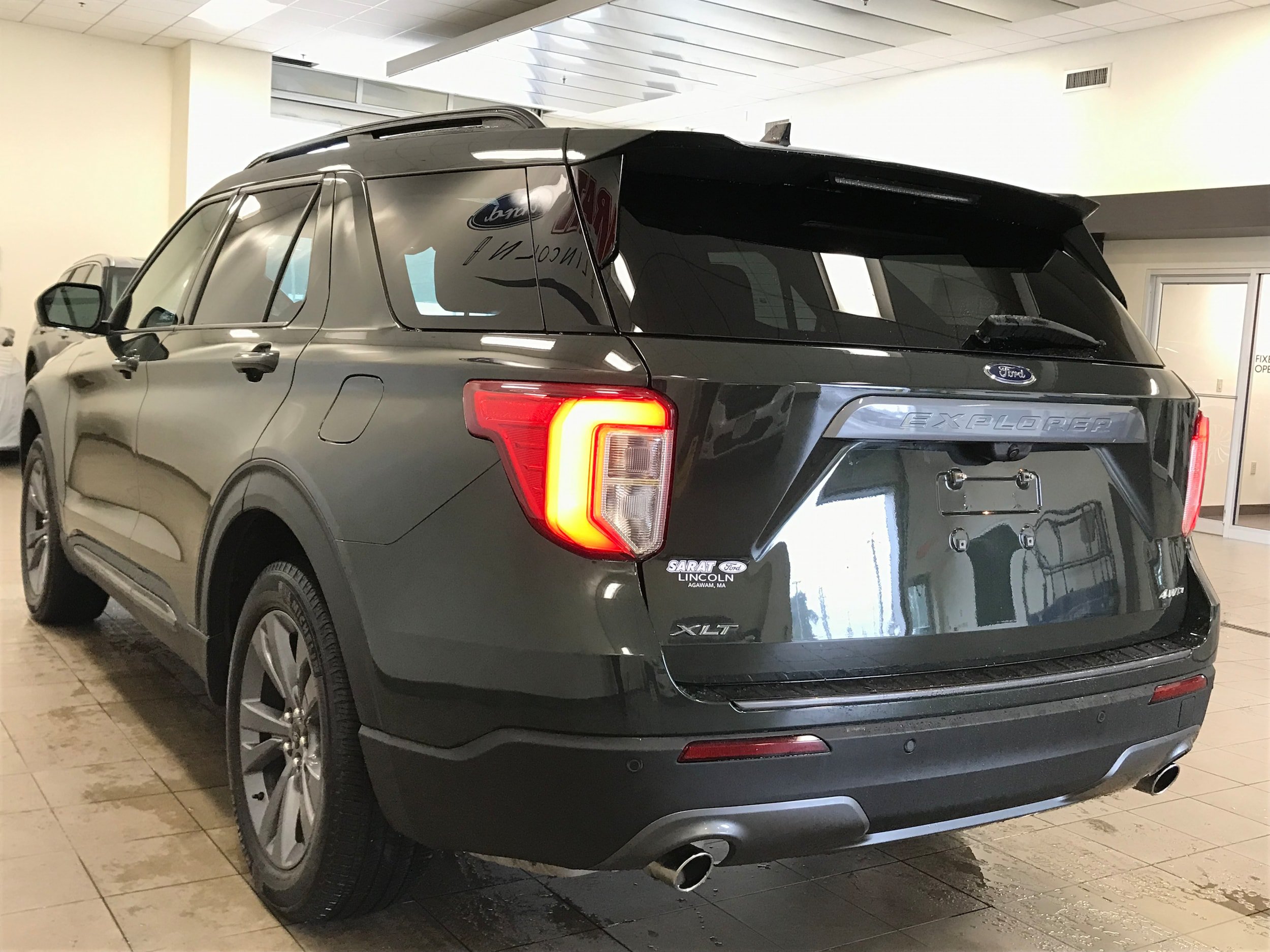 Certified 2023 Ford Explorer XLT w/ Equipment Group 202A AWD/4WD image 5