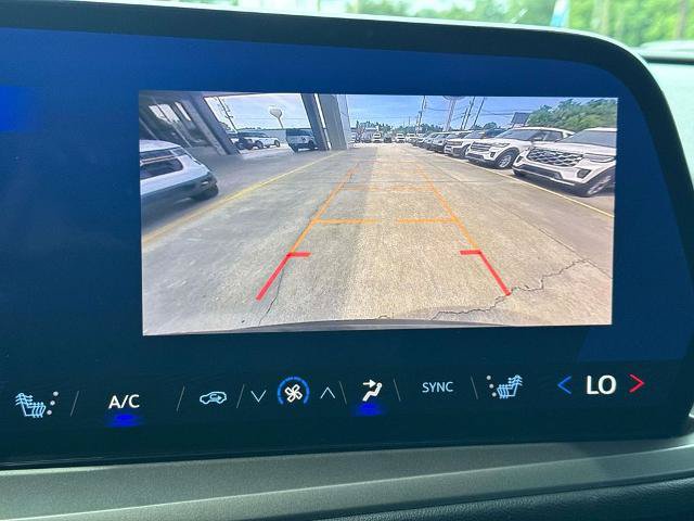 Used 2025 Chevrolet Traverse LT FWD image 25