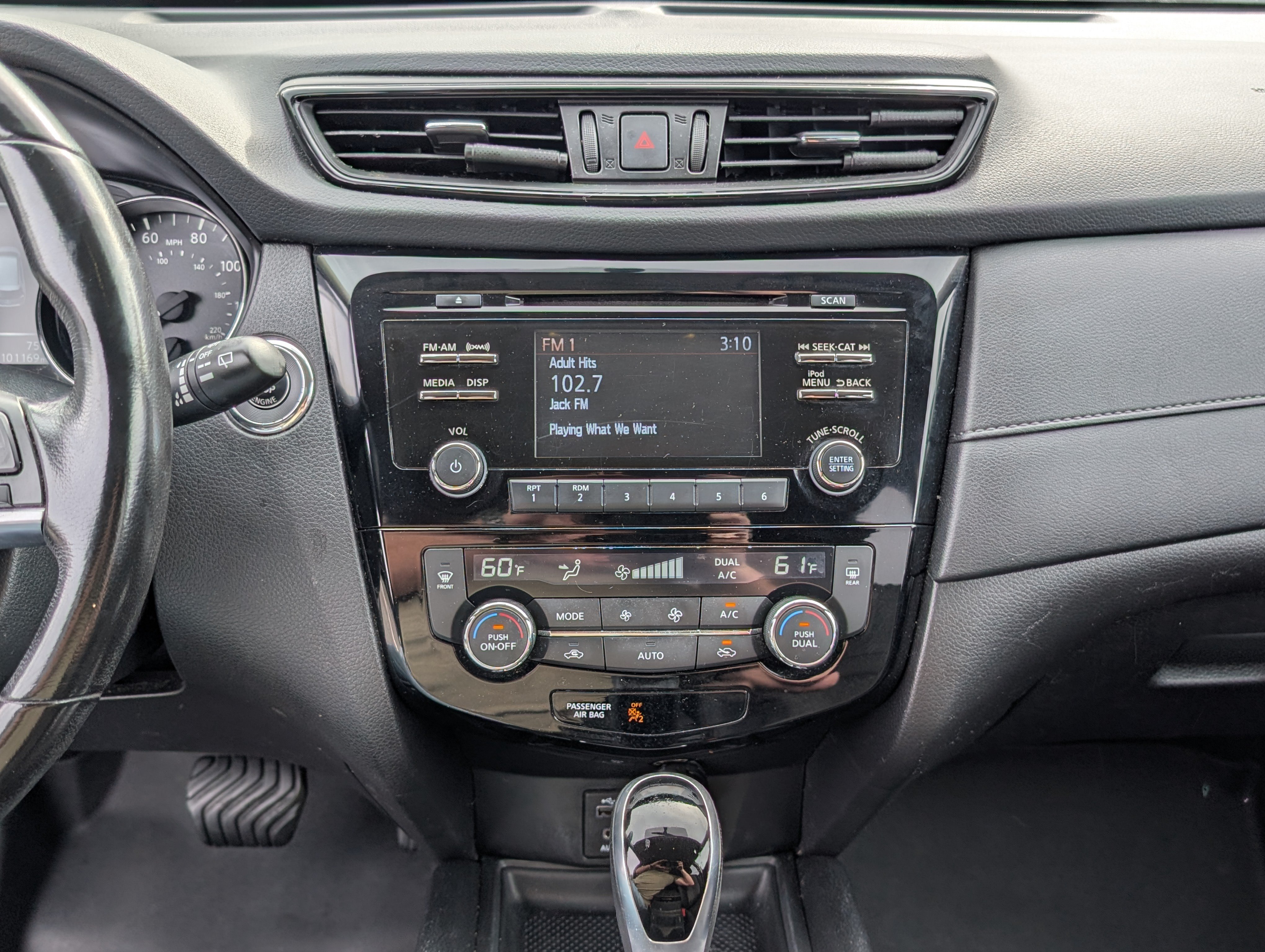 Used 2017 Nissan Rogue SV AWD/4WD image 19