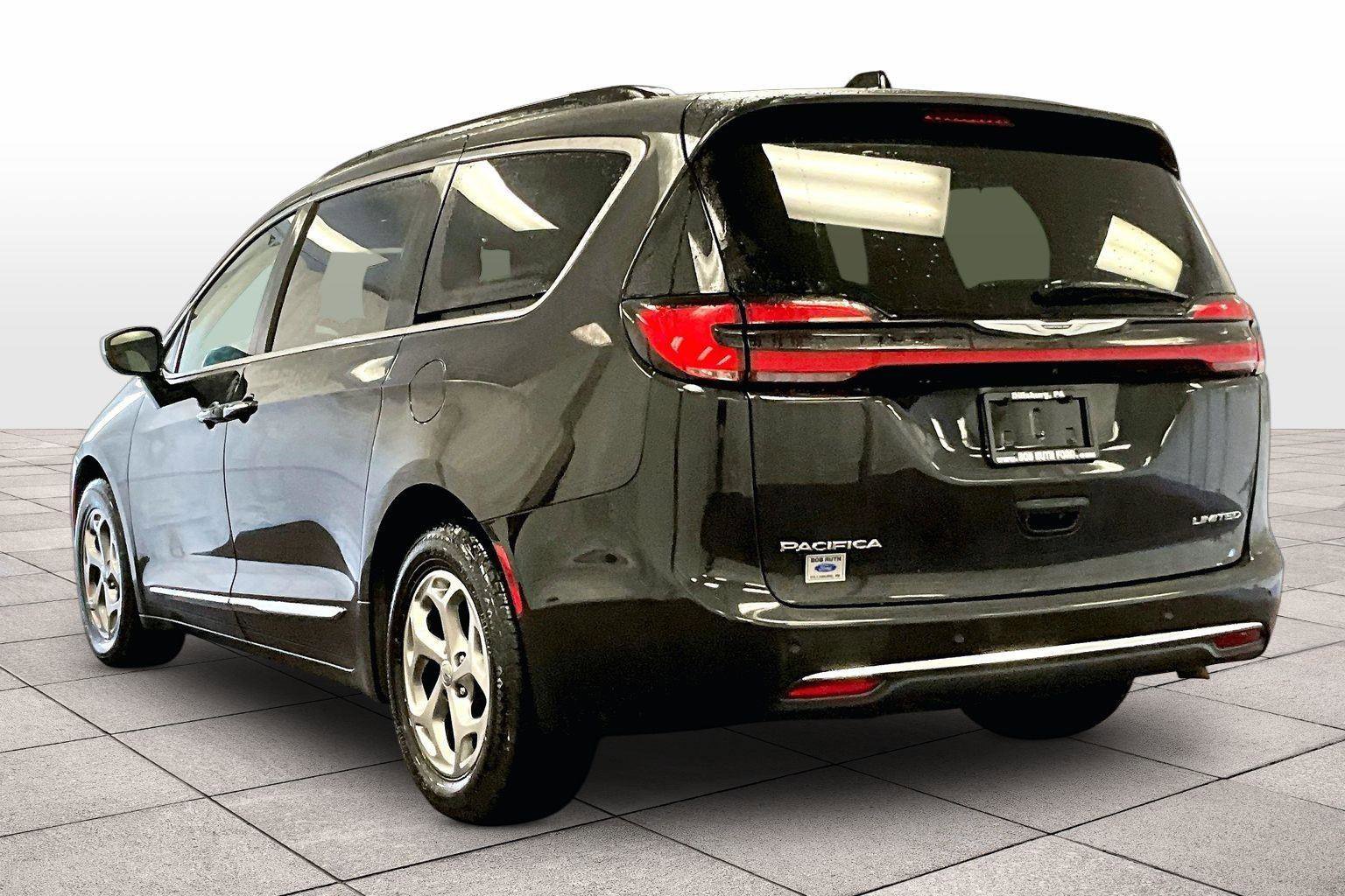 Used 2023 Chrysler Pacifica Limited image 10