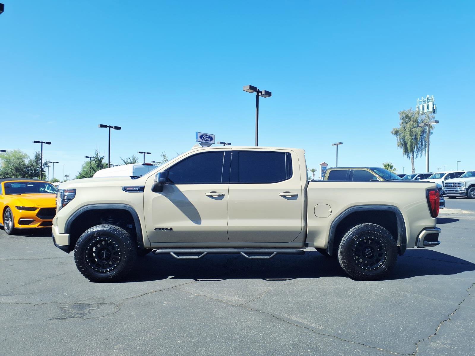 Used 2023 GMC Sierra 1500 AT4 w/ AT4 Premium Package AWD/4WD image 3