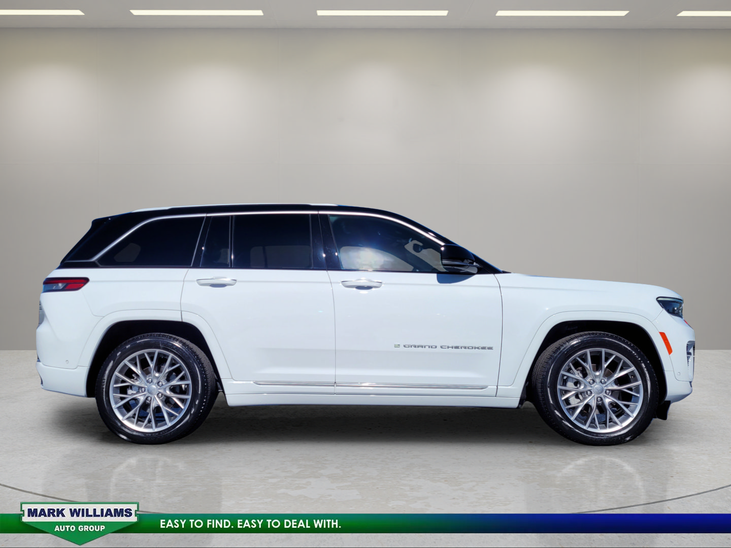 Used 2023 Jeep Grand Cherokee Summit w/ Adv Protech Group IV AWD/4WD image 2