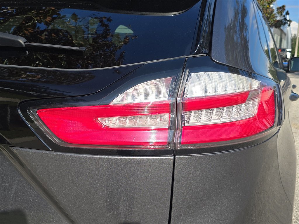 Certified 2022 Ford Edge SE w/ Black Appearance Package image 7