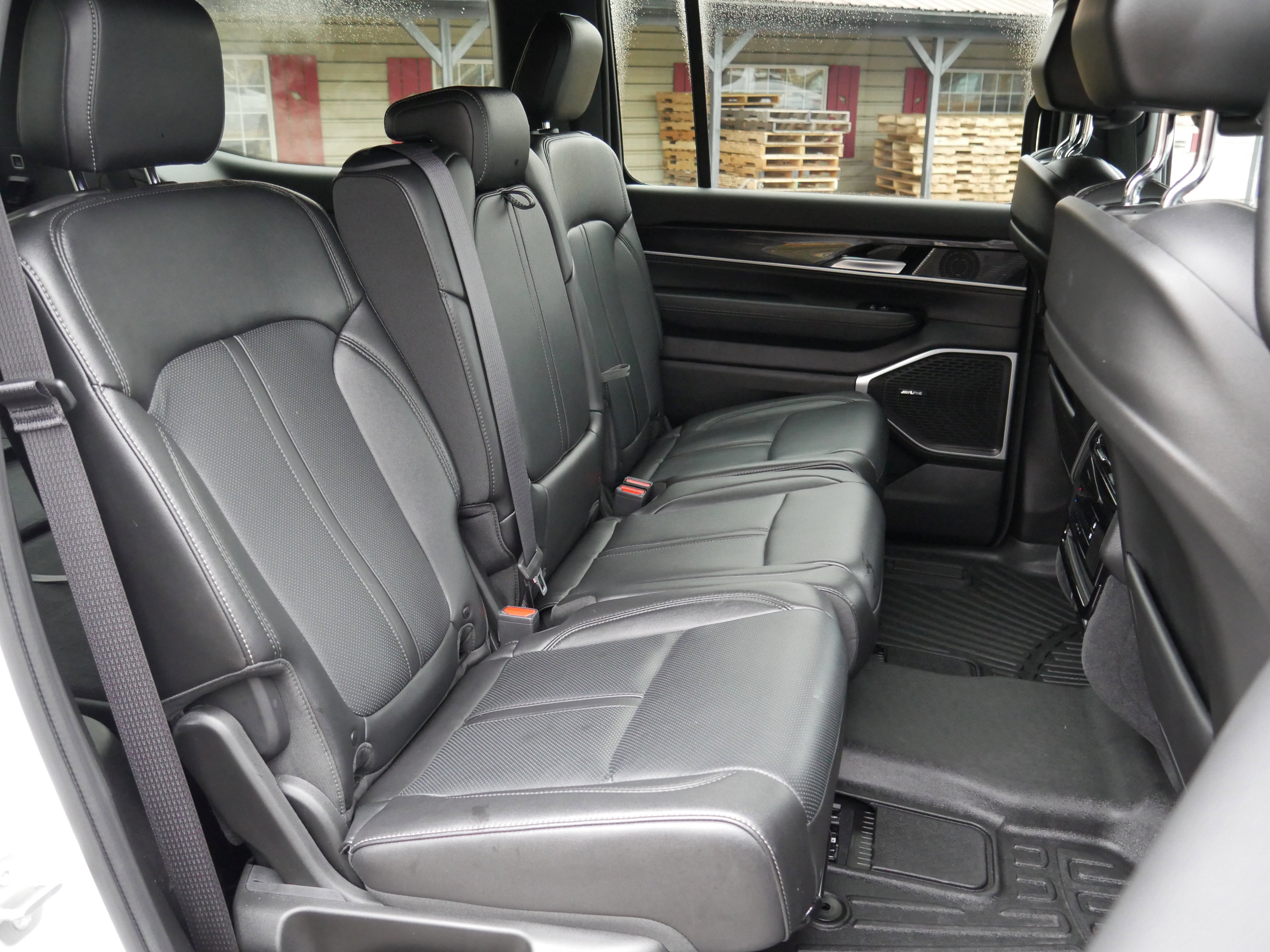 Used 2024 Jeep Wagoneer 4WD image 27