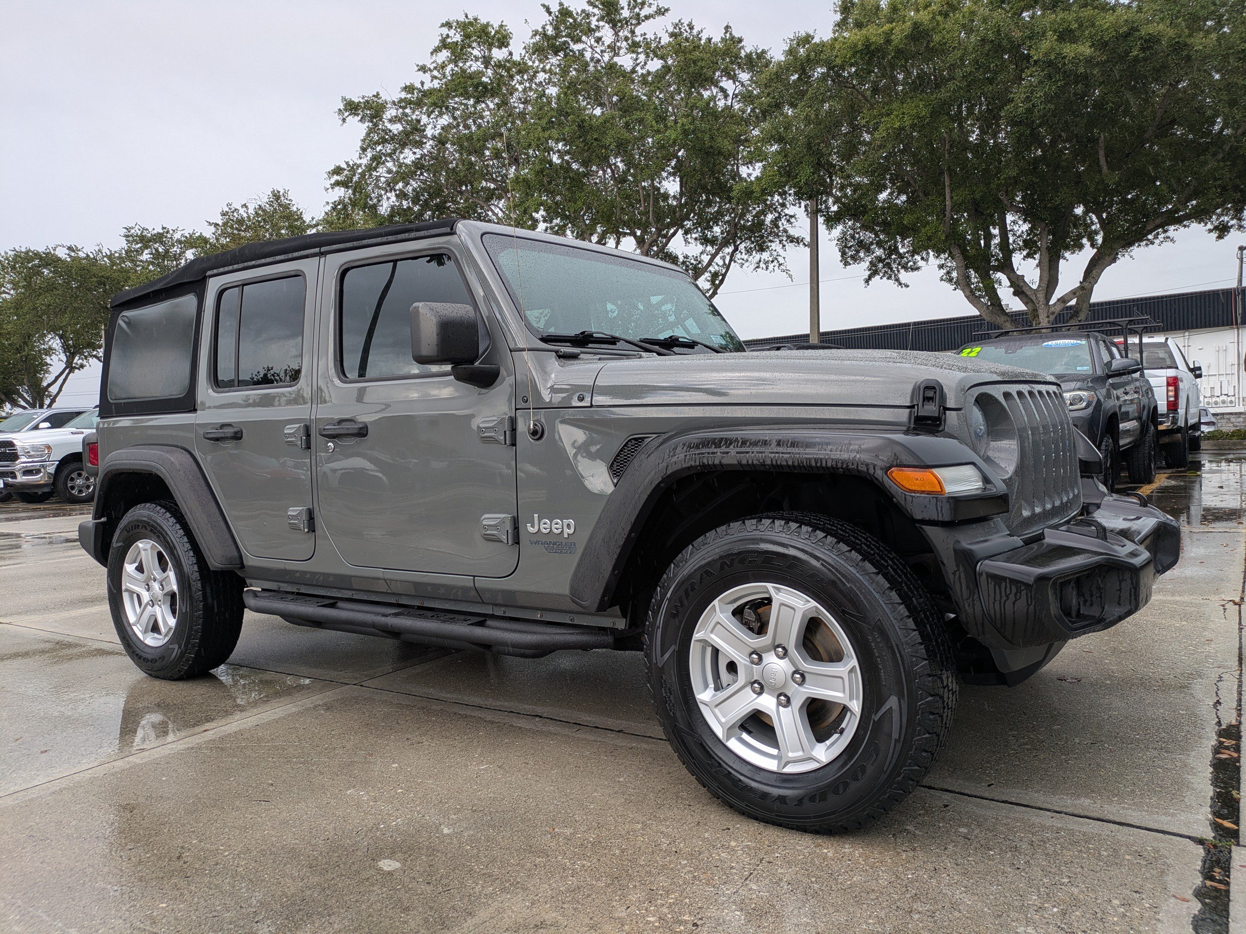 Used 2019 Jeep Wrangler Unlimited Sport S AWD/4WD image 2