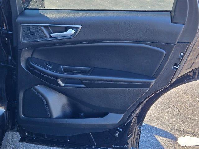 Certified 2024 Ford Edge SE w/ Black Appearance Package image 9