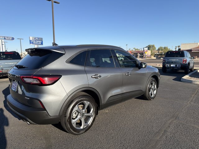 Certified 2025 Ford Escape ST-Line Select AWD/4WD image 5