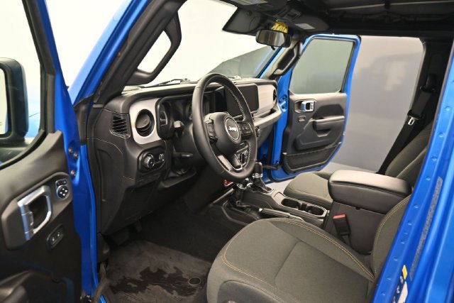 Used 2025 Jeep Wrangler Unlimited Sport AWD/4WD image 25
