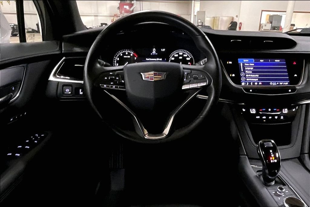 Used 2024 Cadillac XT6 Luxury w/ LPO, Floor Liner Package AWD/4WD image 5