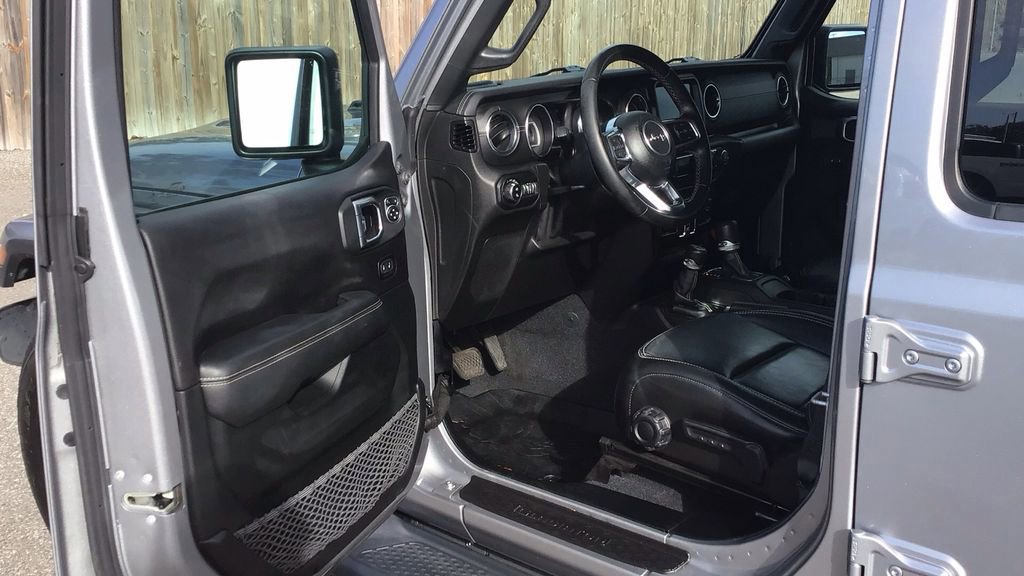 Used 2020 Jeep Gladiator Overland image 16