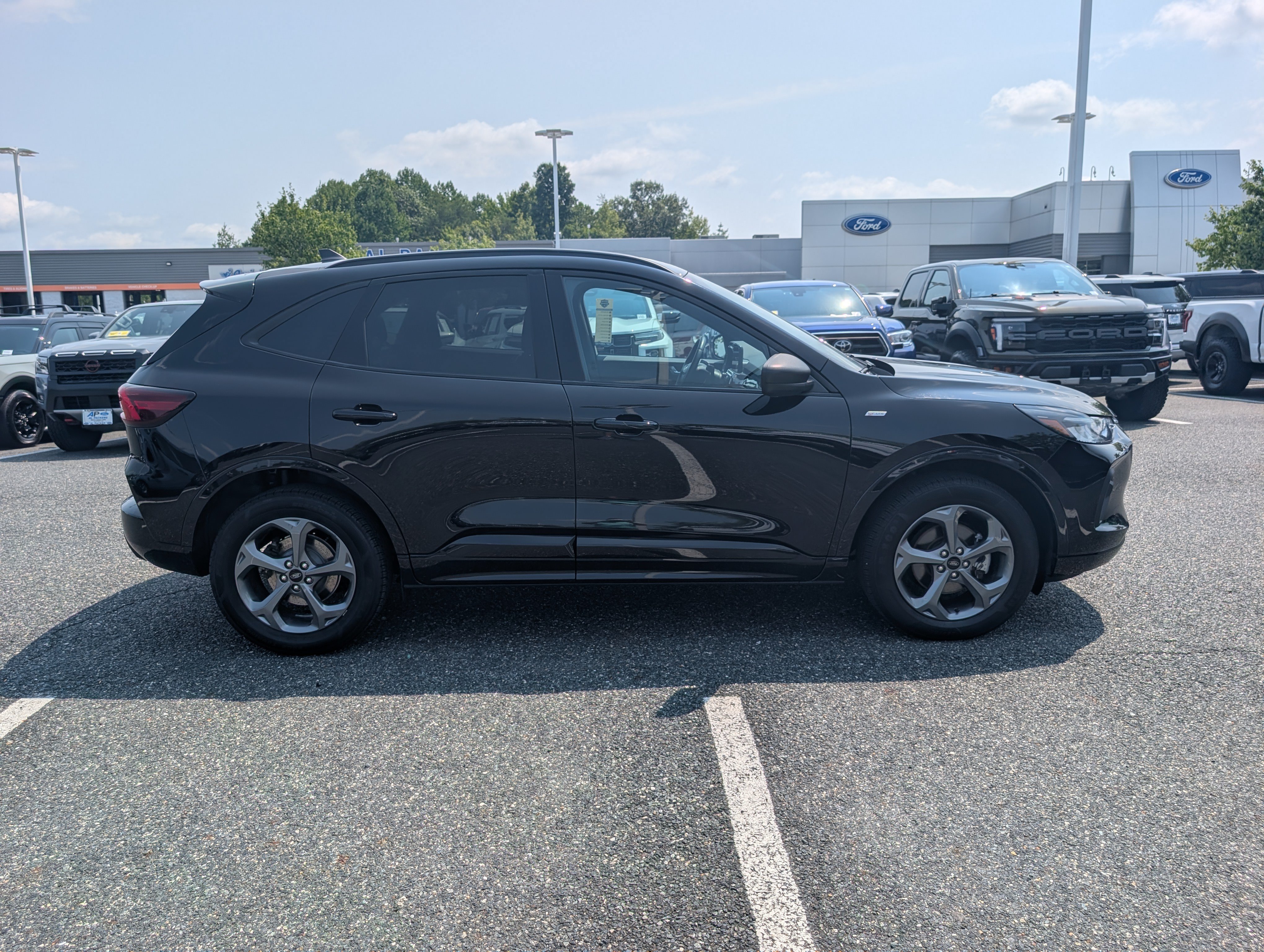 Certified 2024 Ford Escape ST-Line AWD/4WD image 2