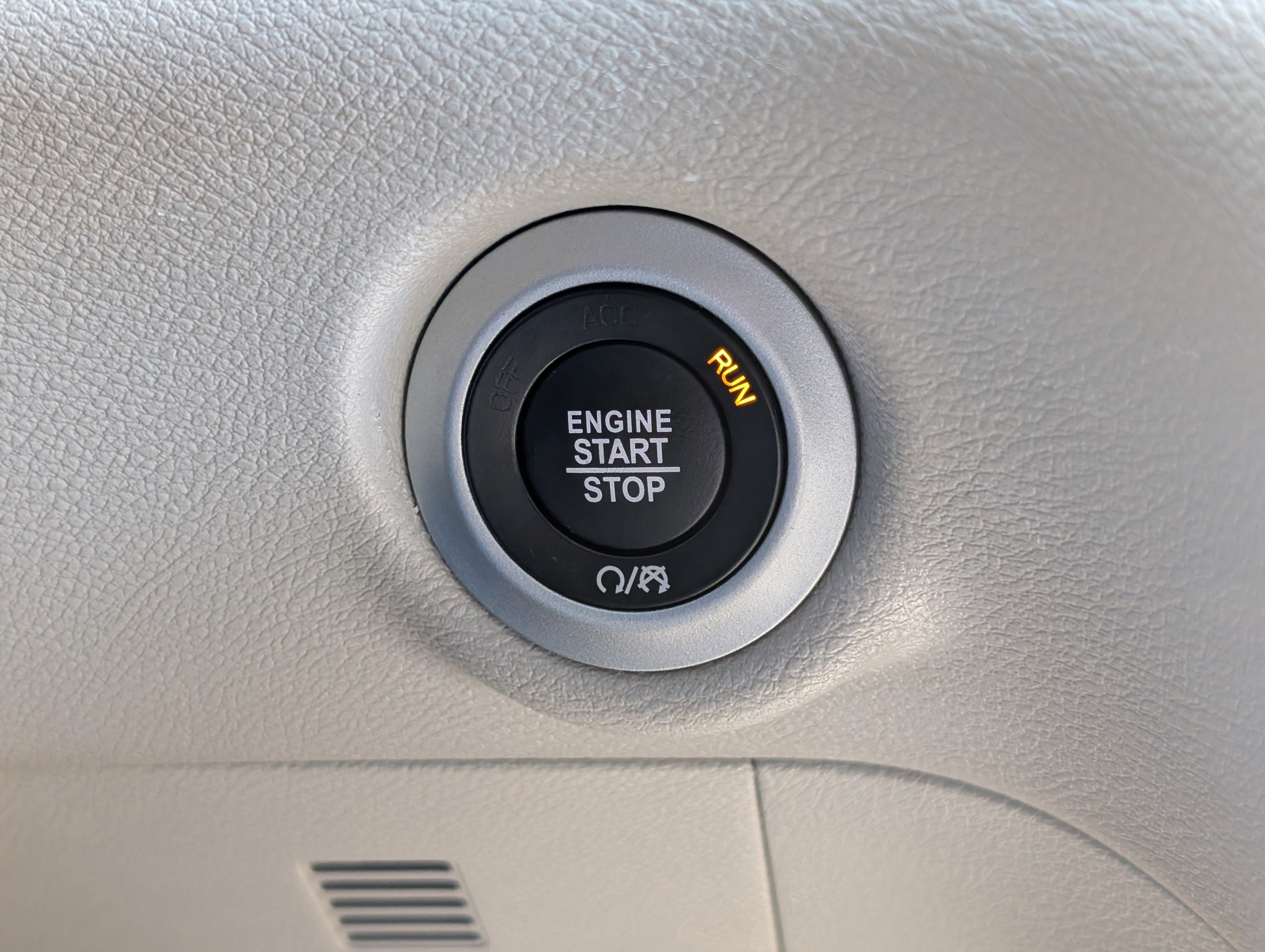 Used 2024 Chrysler Pacifica Touring-L image 27