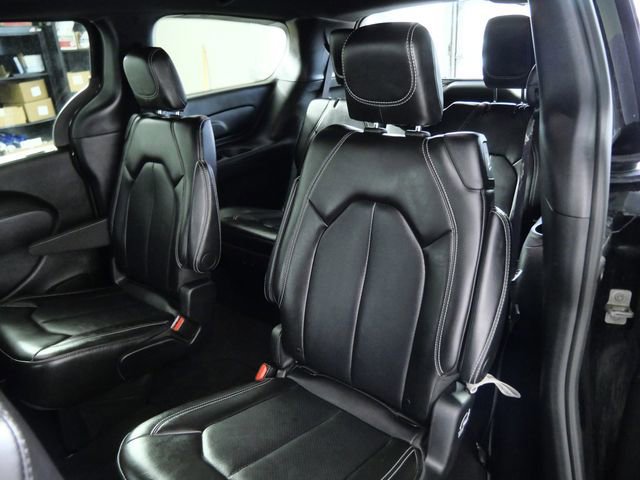 Used 2025 Chrysler Pacifica Select image 14