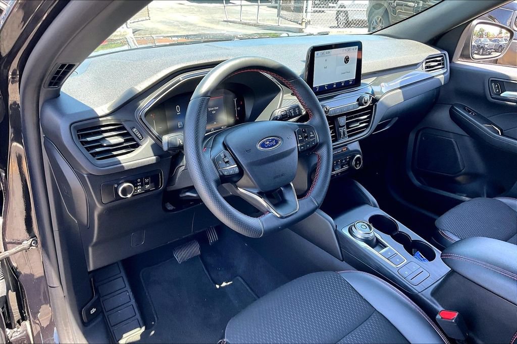 Certified 2025 Ford Escape ST-Line AWD/4WD image 13