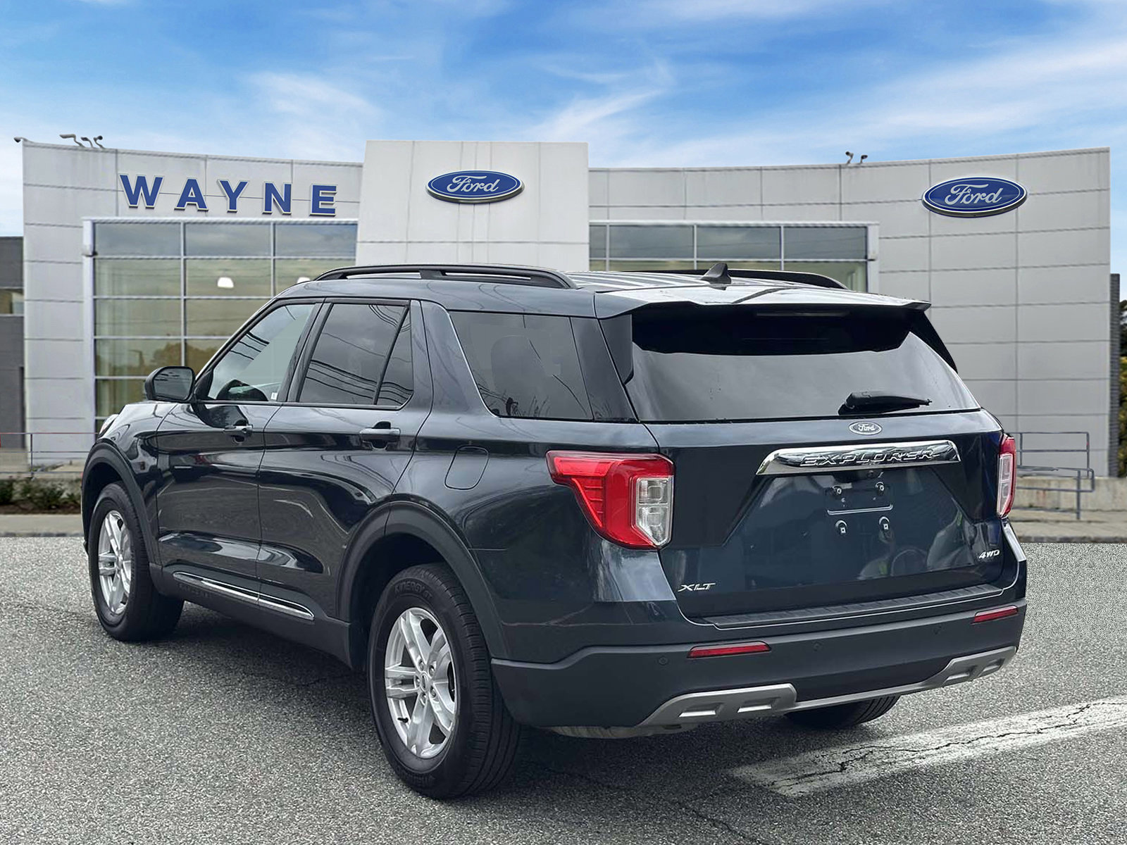 Certified 2022 Ford Explorer XLT w/ Equipment Group 202A AWD/4WD image 3