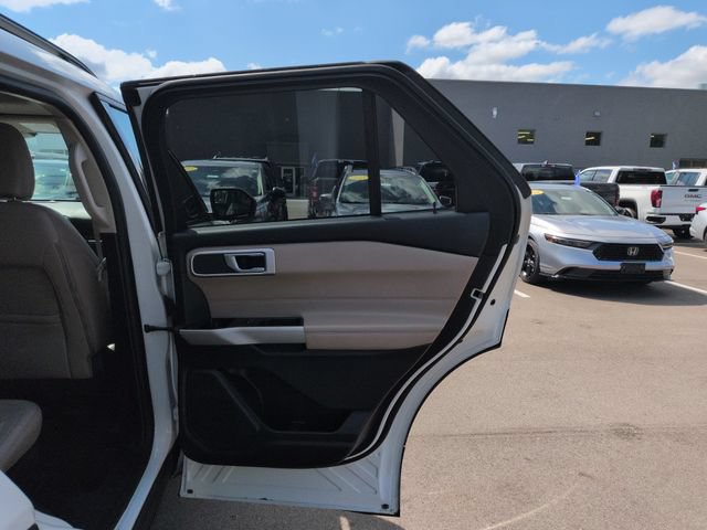 Certified 2021 Ford Explorer XLT w/ Equipment Group 202A AWD/4WD image 16