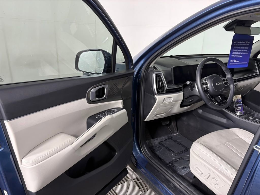 Used 2025 Kia Sorento EX FWD image 13