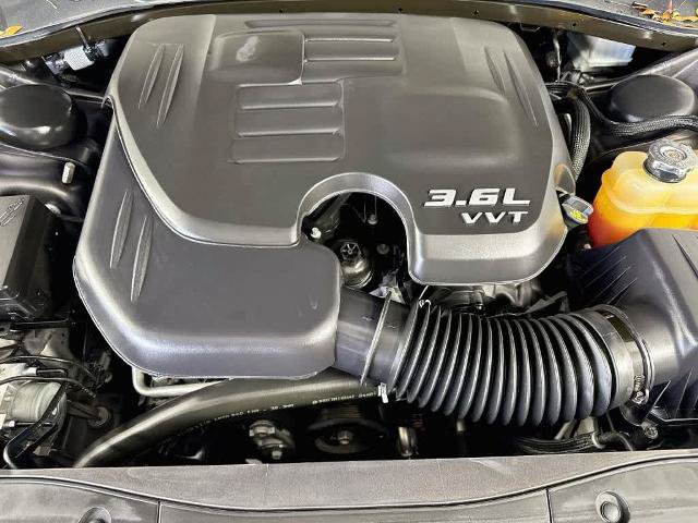 Used 2022 Dodge Charger SXT w/ Blacktop Package AWD/4WD image 9