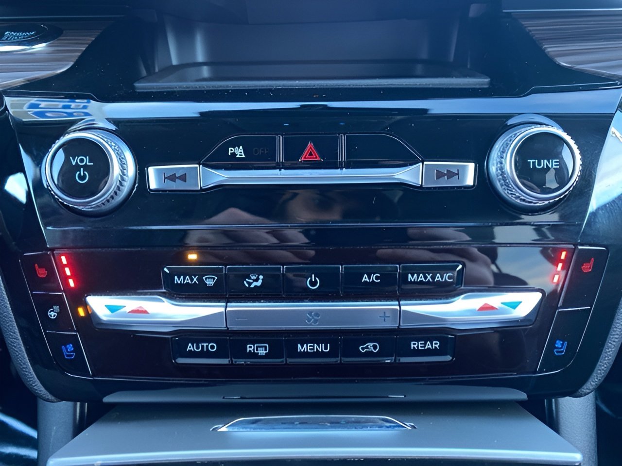 Certified 2024 Ford Explorer Limited w/ Equipment Group 301A image 23