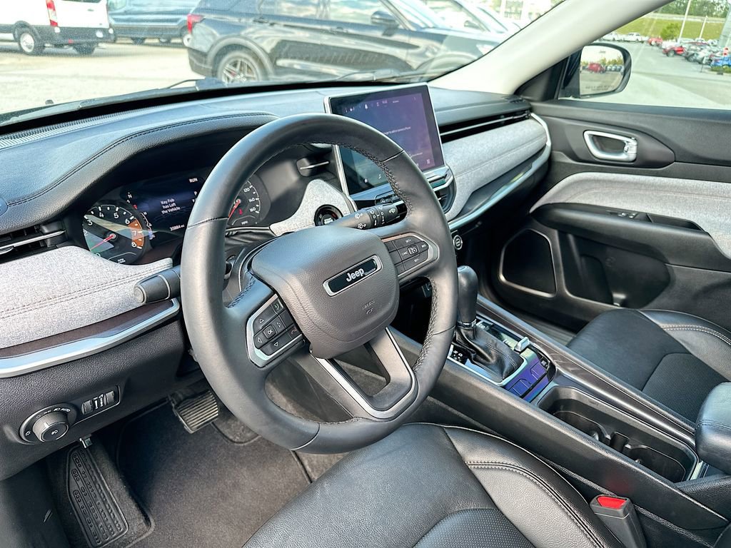 Used 2022 Jeep Compass Latitude image 11