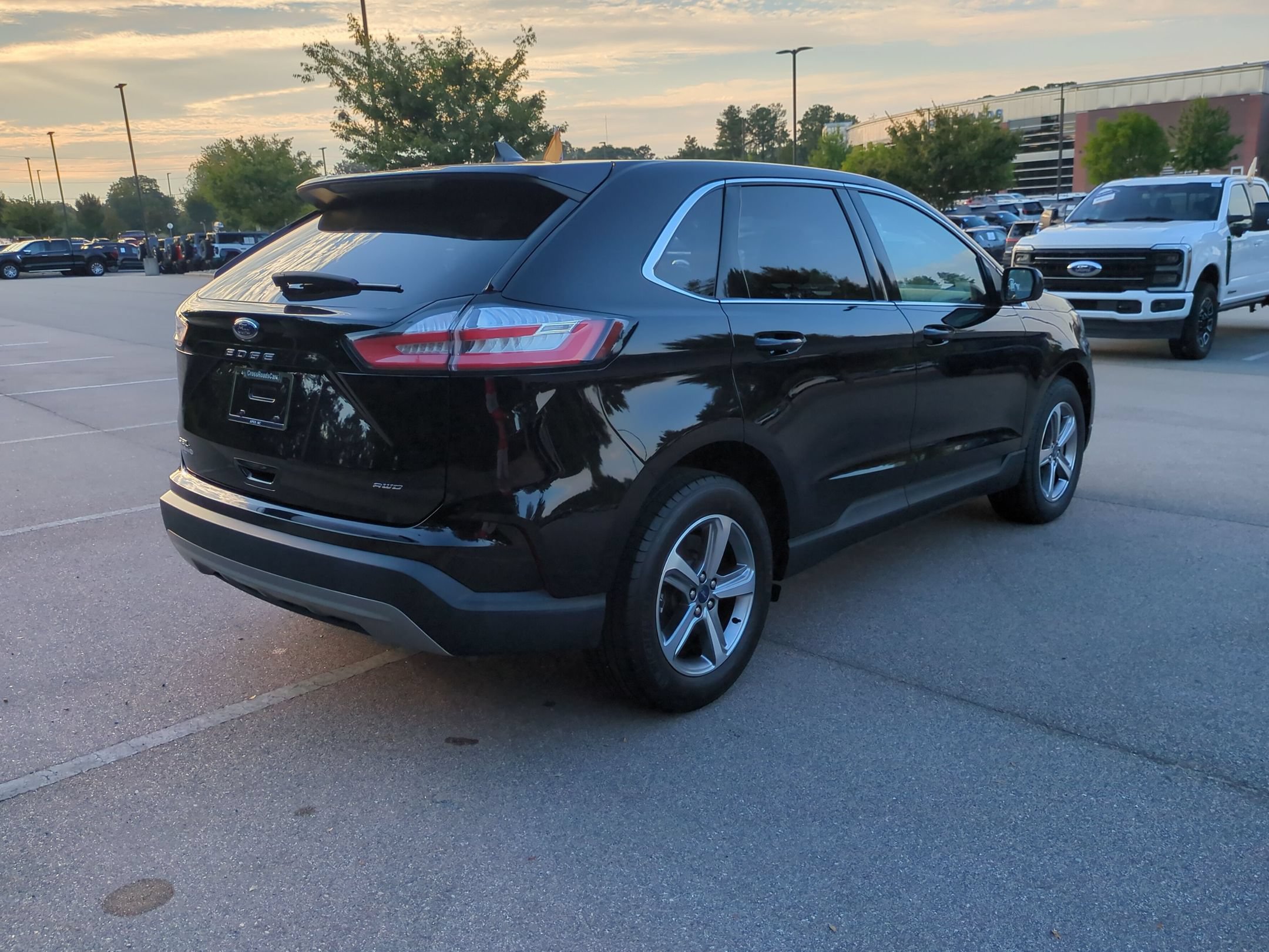 Certified 2022 Ford Edge SEL w/ Convenience Package AWD/4WD image 4