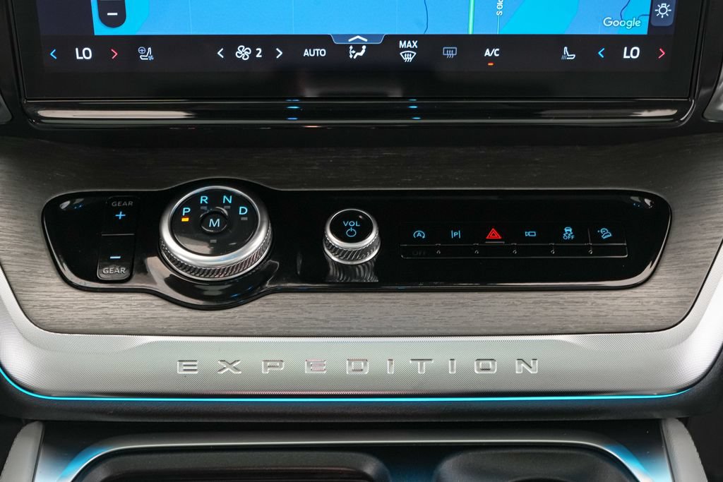 Certified 2025 Ford Expedition Platinum AWD/4WD image 17
