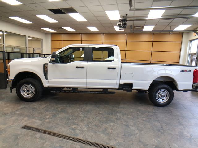 Certified 2023 Ford F350 XL w/ Snow Plow/Camper Package AWD/4WD image 4