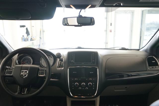 Used 2018 Dodge Grand Caravan SXT image 22