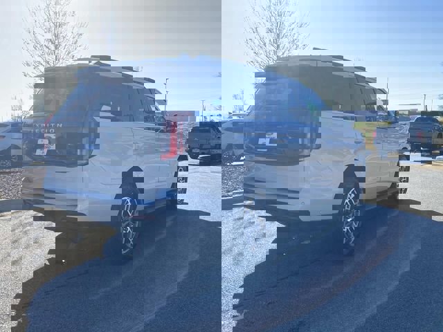 Certified 2025 Ford Expedition Active image 5