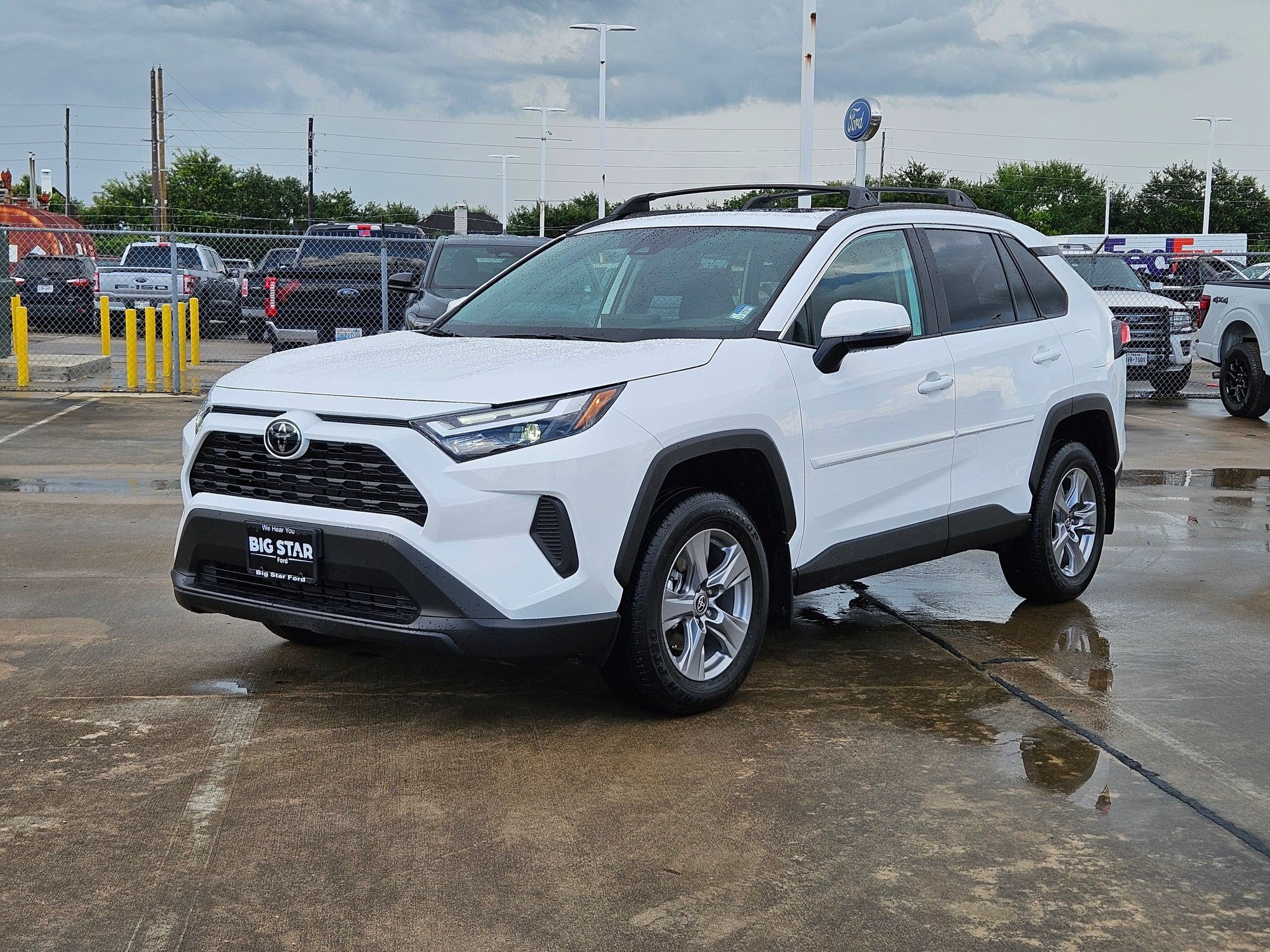 Used 2025 Toyota RAV4 XLE w/ Convenience Package FWD image 10
