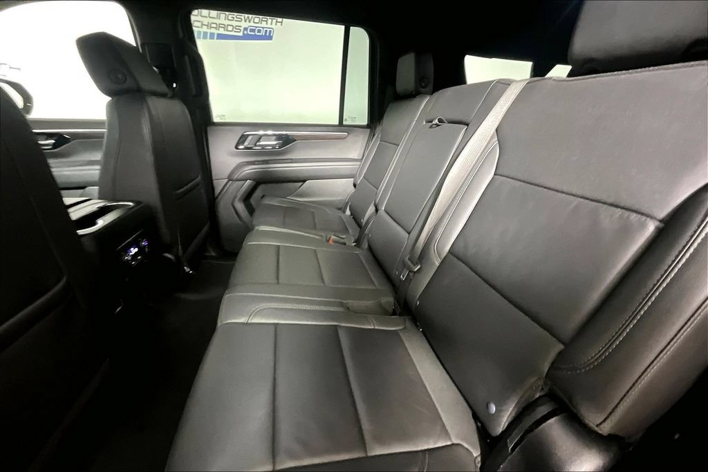 Used 2025 Chevrolet Suburban Z71 AWD/4WD image 21