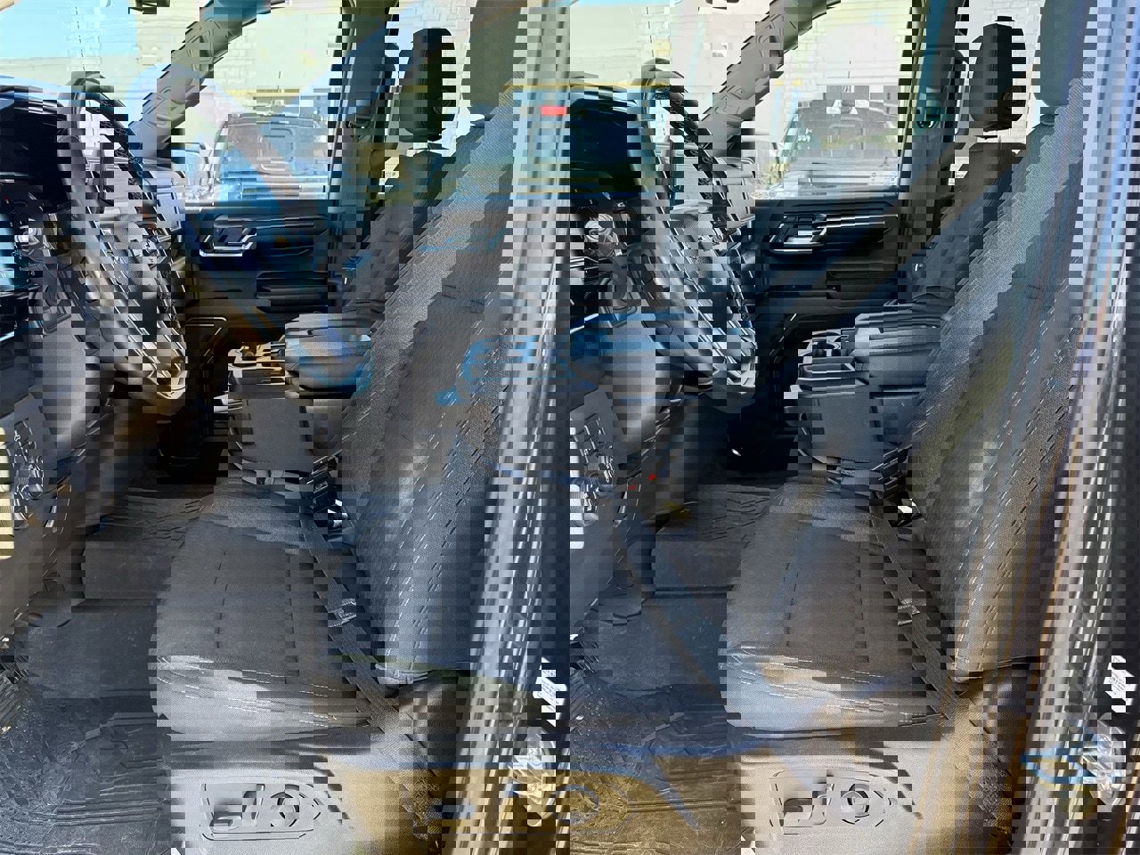 Used 2024 Chevrolet Silverado 1500 LT image 23