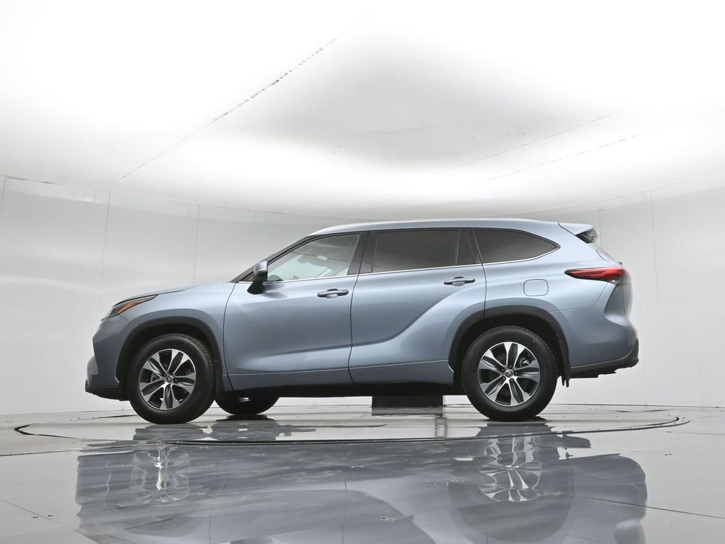Used 2021 Toyota Highlander XLE image 24