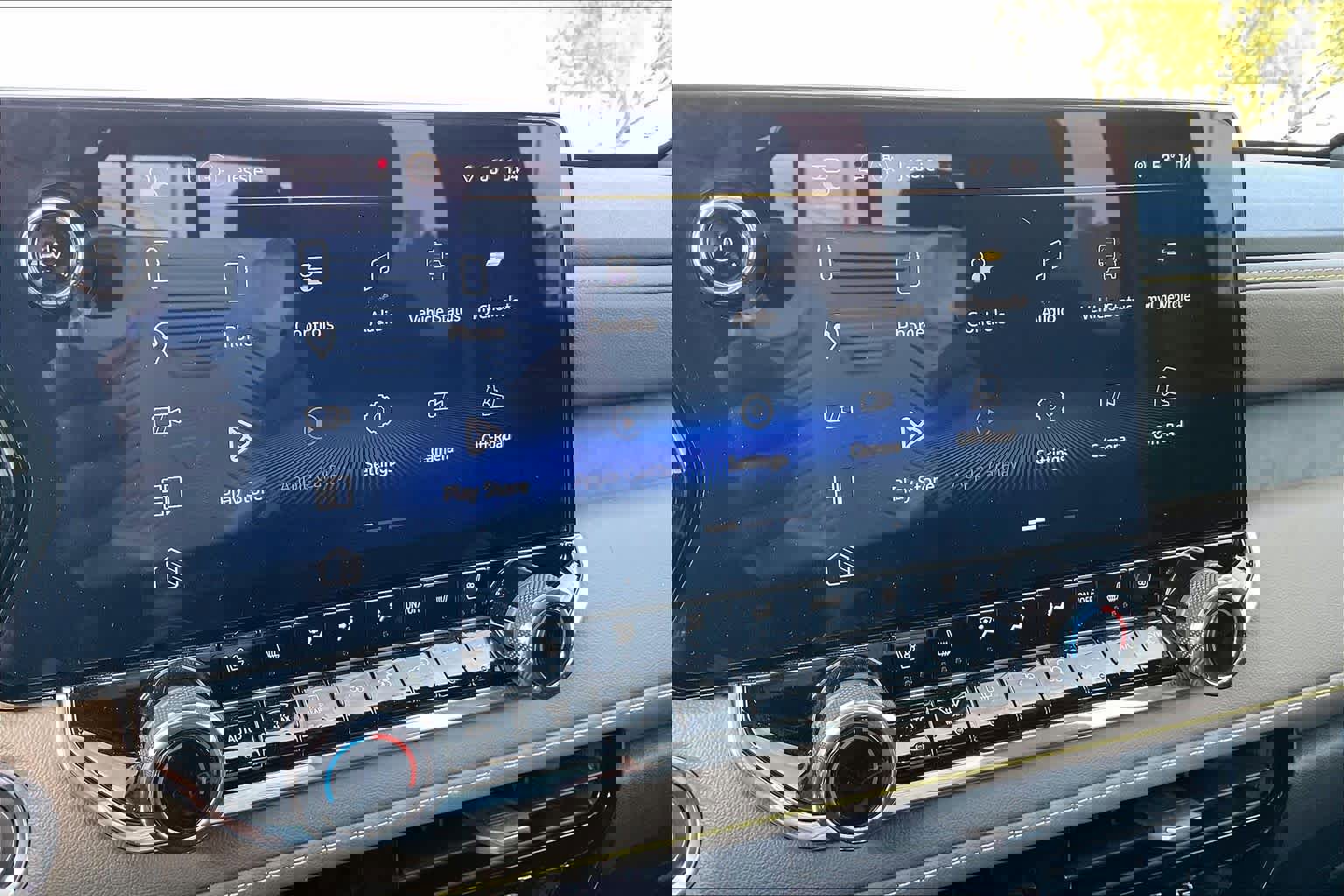 Used 2025 Chevrolet Colorado ZR2 w/ Technology Package image 32