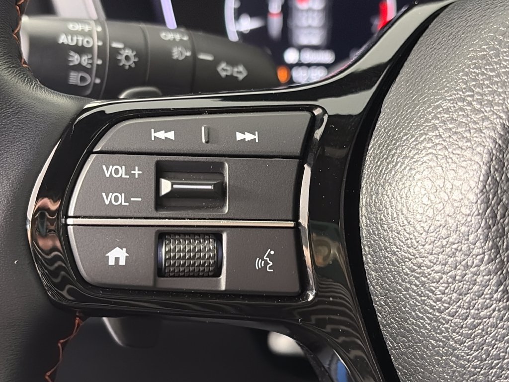 Used 2025 Honda Pilot TrailSport image 17