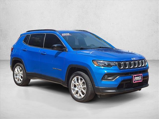 Used 2023 Jeep Compass Latitude w/ Sun and Sound Group AWD/4WD image 3