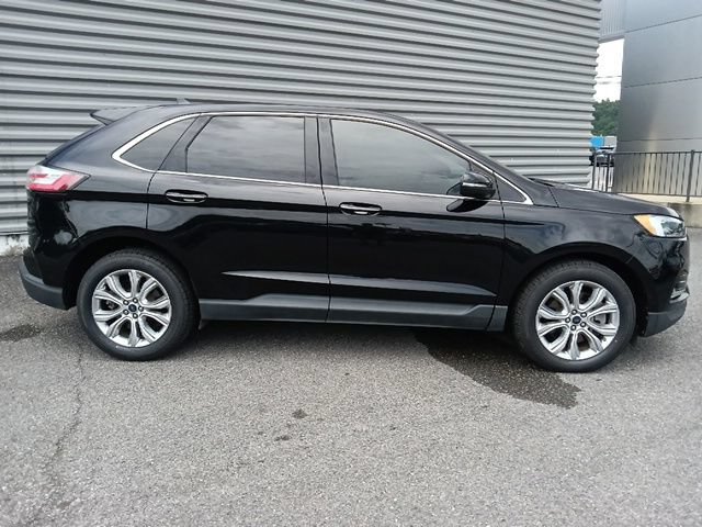 Certified 2022 Ford Edge Titanium w/ Equipment Group 301A AWD/4WD image 2