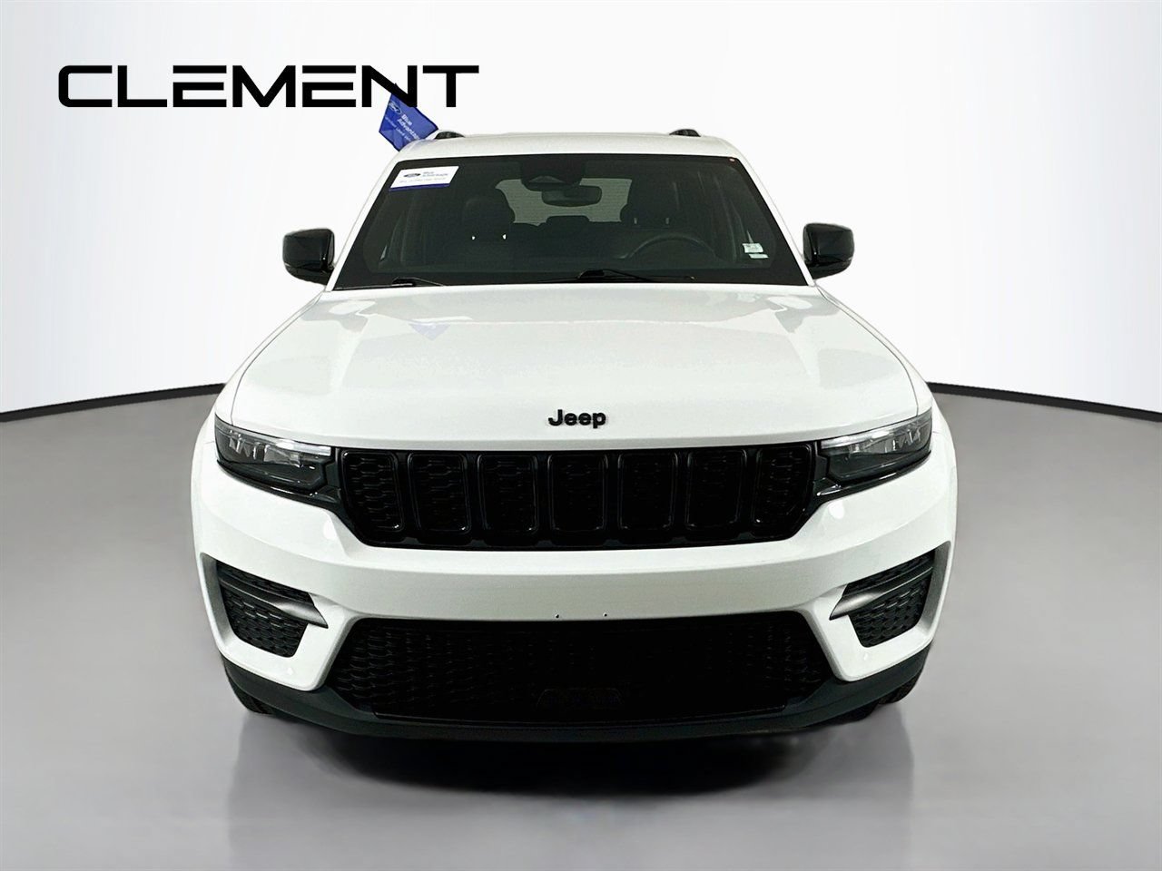 Used 2023 Jeep Grand Cherokee Altitude AWD/4WD image 3