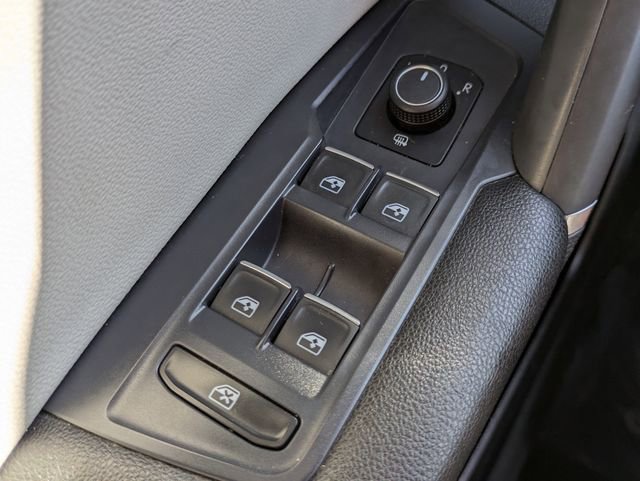 Used 2018 Volkswagen Tiguan SE image 23