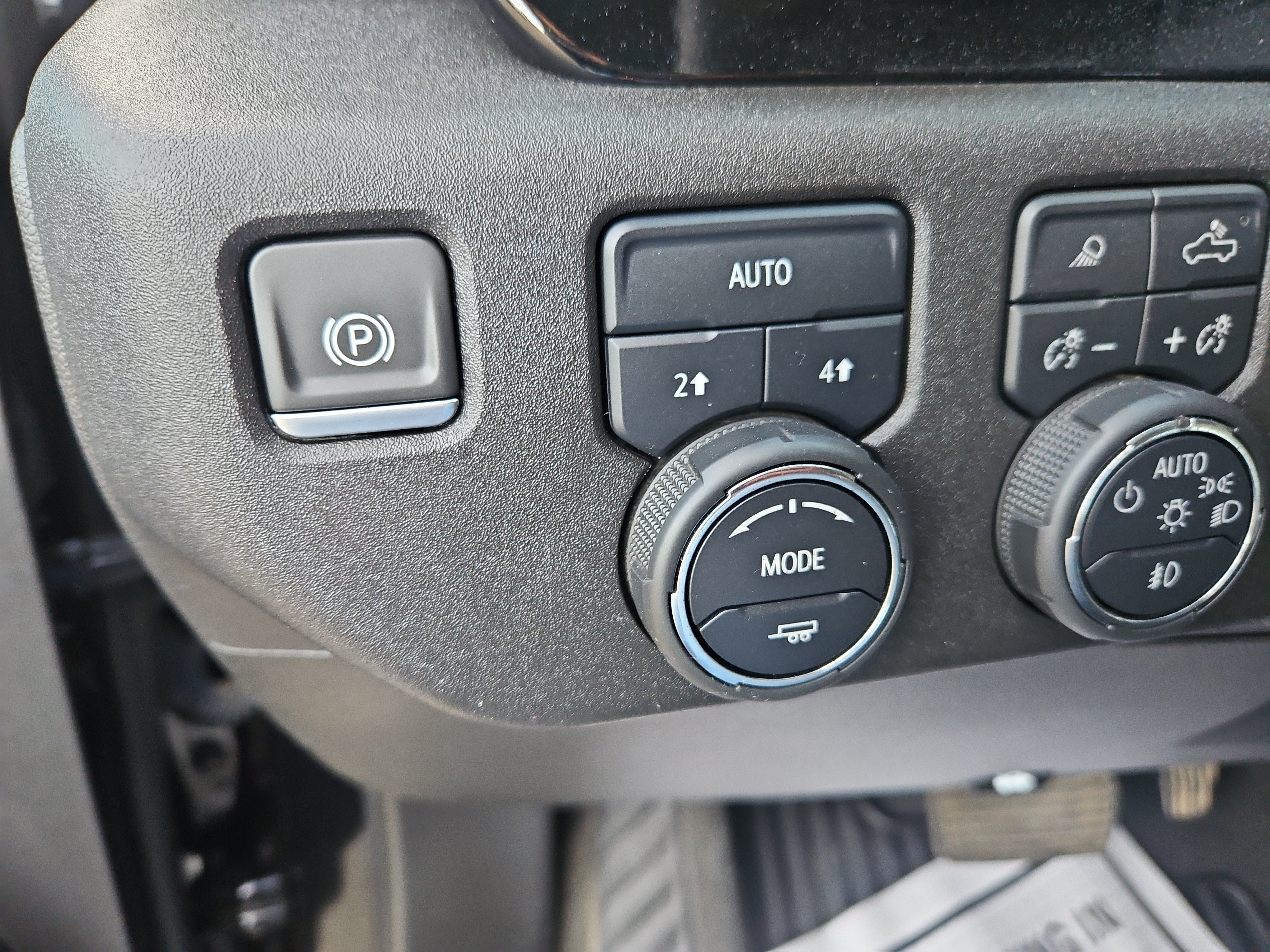 Used 2023 Chevrolet Silverado 1500 LTZ w/ Technology Package AWD/4WD image 24