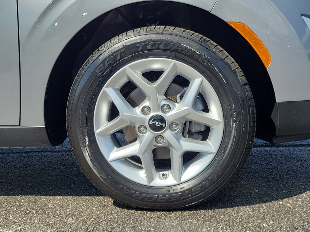 Used 2025 Kia Soul LX w/ LX Technology Package FWD image 9