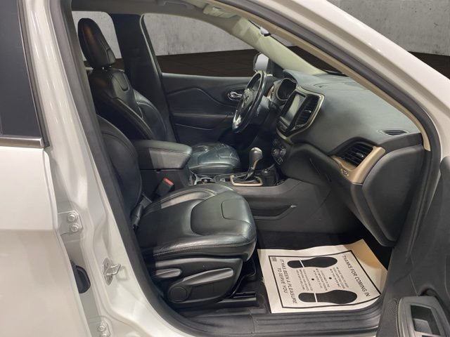 Used 2017 Jeep Cherokee Limited AWD/4WD image 20